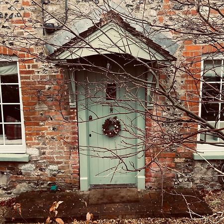 Historic, Traditional & Spacious Wiltshire Cottage Shrewton Luaran gambar